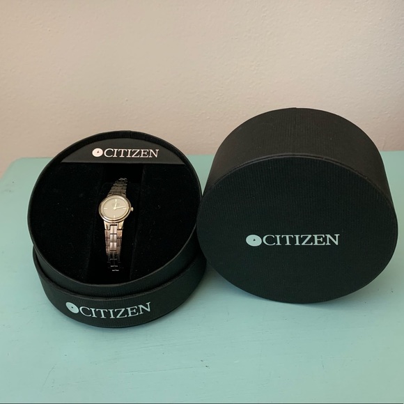 Vintage Silver Citizen Watch - Picture 8 of 11